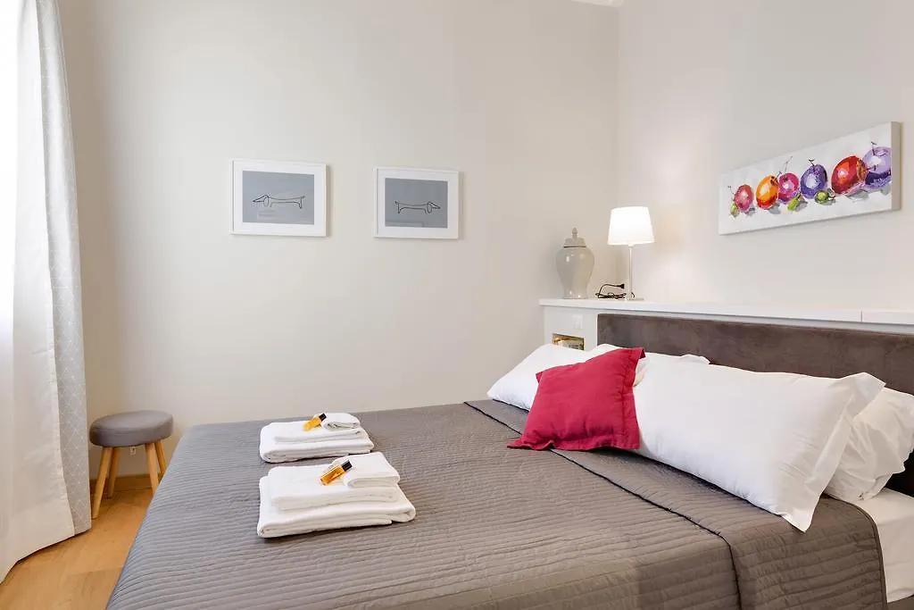 Rome As You Feel - Grotta Pinta Apartments 0*,  Italia