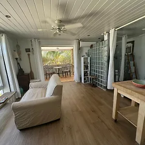 https://beachnbarefoot.comcaribbean.com